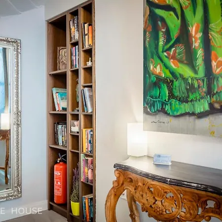 No13 Boutique House Guest house