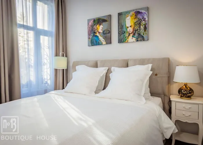 No13 Boutique House Гостевой дом Бургас